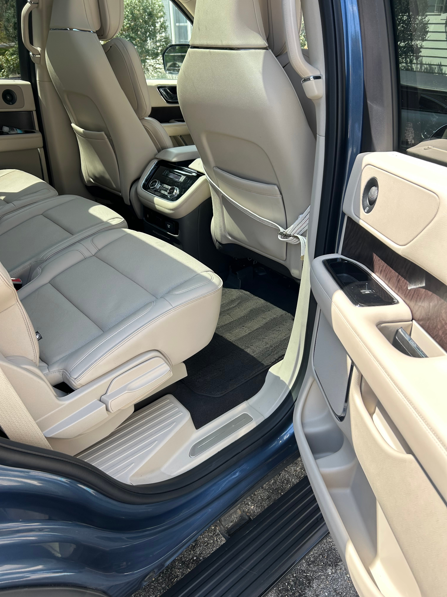 Clean Lincoln Navigator tan leather interior